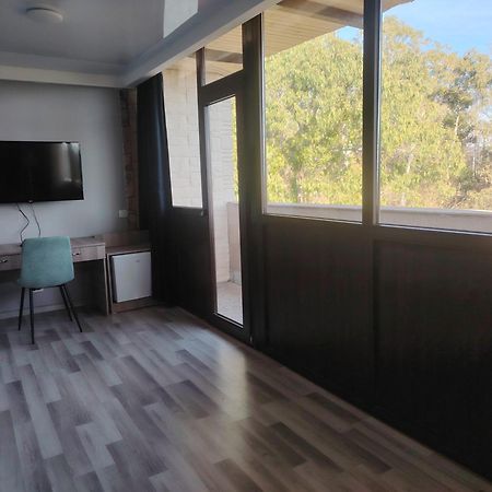Vita Gardenia Hotel Tskaltubo Bagian luar foto