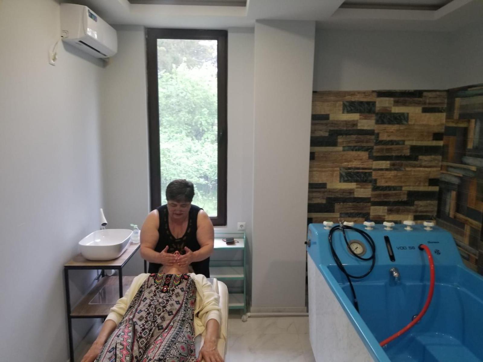 Vita Gardenia Hotel Tskaltubo Bagian luar foto